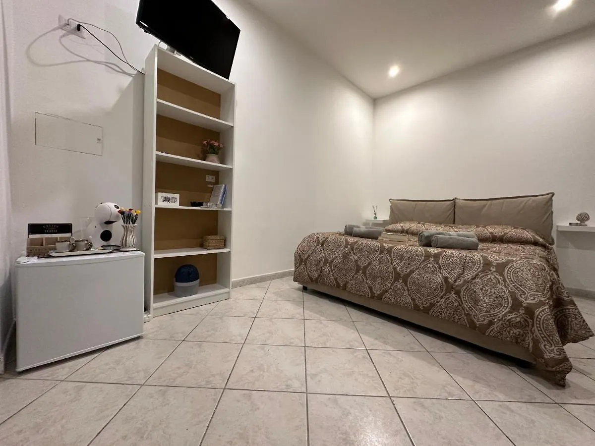 I Cognati Apulian Apartments - Room Karma Bari 0*,  Italia
